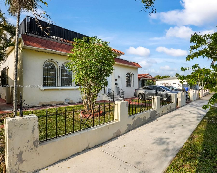 Vendido Recientemente: $799,000 (5 camas, 3 baños, 2525 Pies cuadrados)
