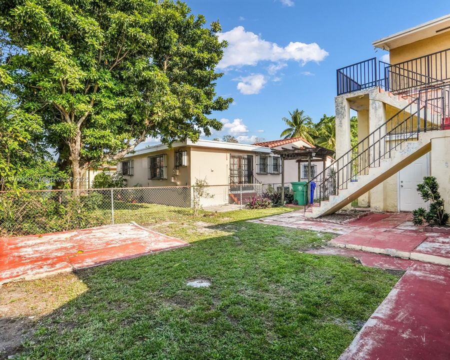 Vendido Recientemente: $799,000 (5 camas, 3 baños, 2525 Pies cuadrados)