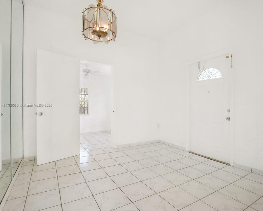 Vendido Recientemente: $799,000 (5 camas, 3 baños, 2525 Pies cuadrados)