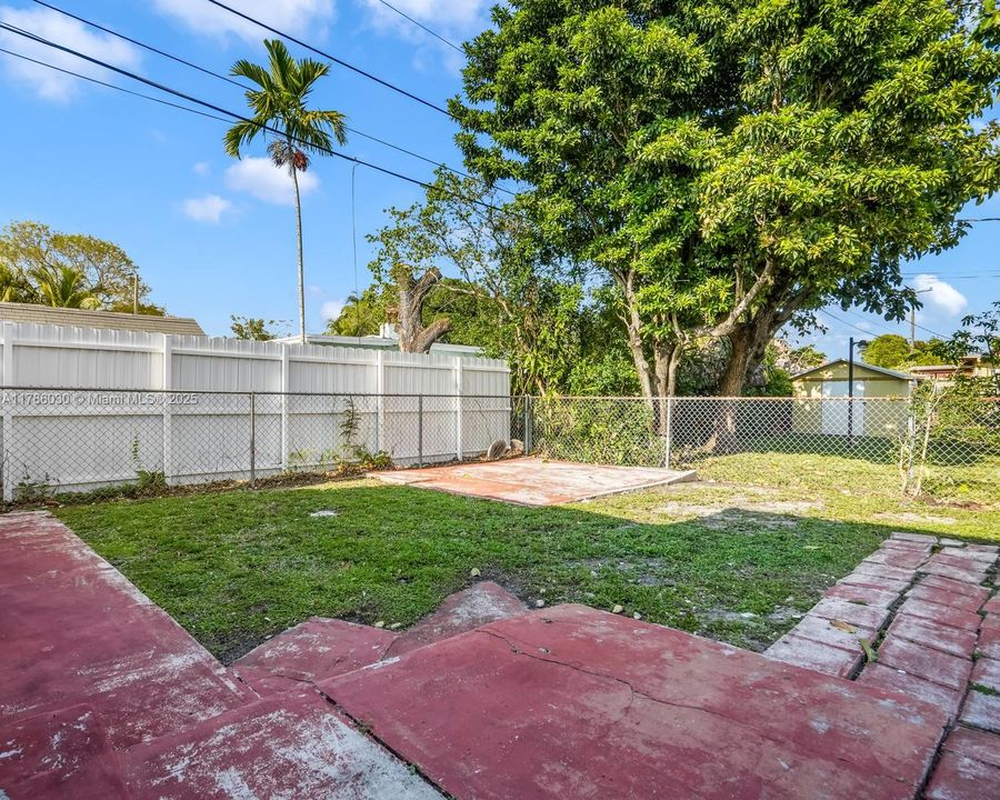 Vendido Recientemente: $799,000 (5 camas, 3 baños, 2525 Pies cuadrados)