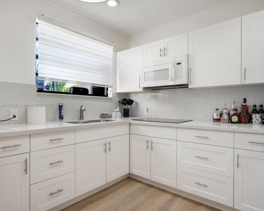 Vendido Recientemente: $799,000 (5 camas, 3 baños, 2525 Pies cuadrados)