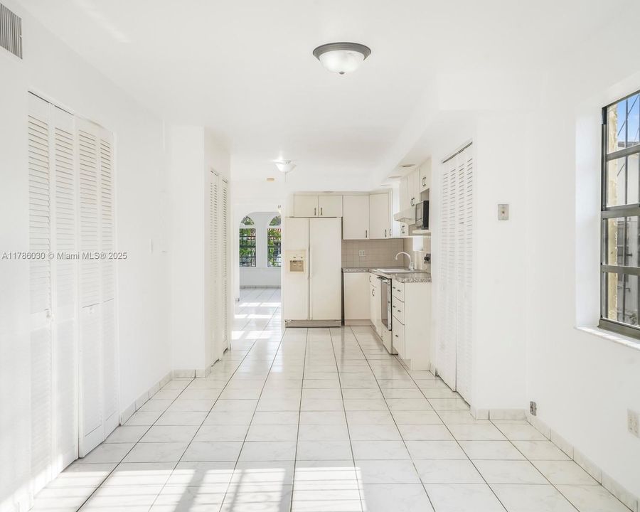 Vendido Recientemente: $799,000 (5 camas, 3 baños, 2525 Pies cuadrados)