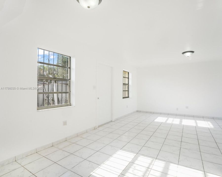 Vendido Recientemente: $799,000 (5 camas, 3 baños, 2525 Pies cuadrados)