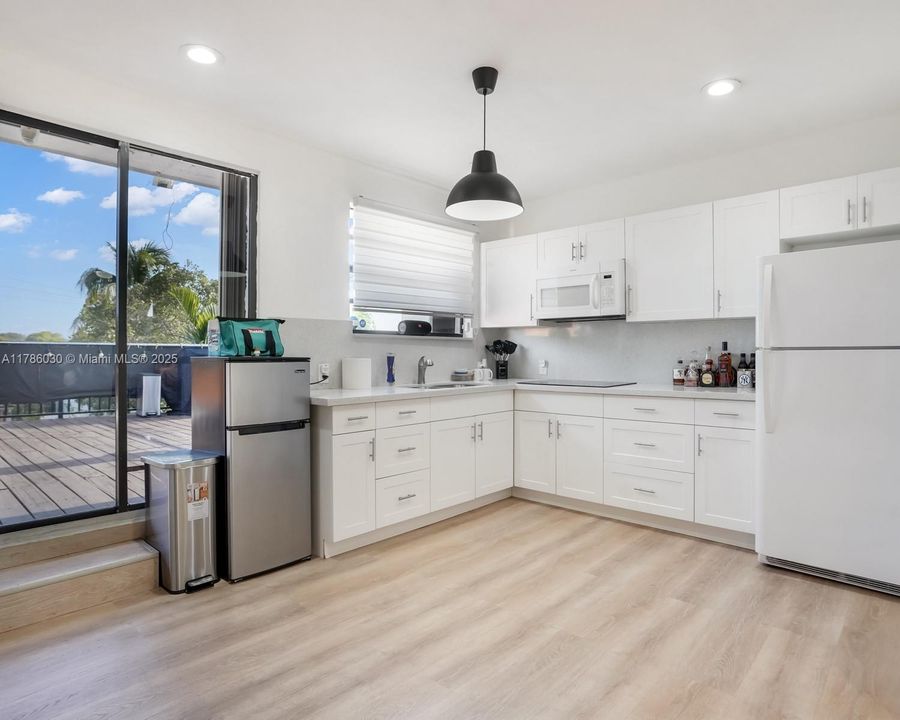 Vendido Recientemente: $799,000 (5 camas, 3 baños, 2525 Pies cuadrados)