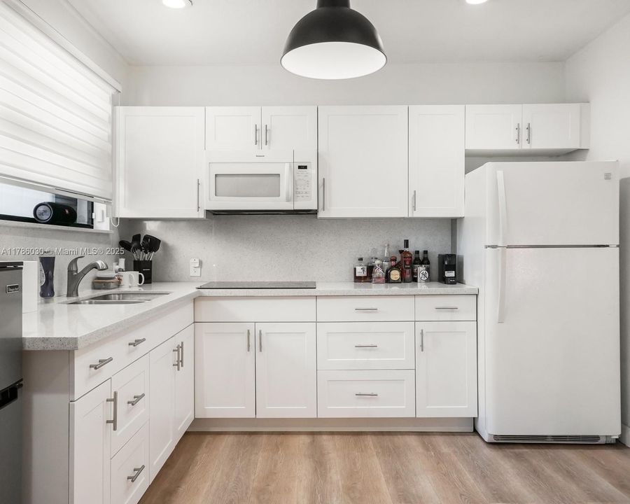 Vendido Recientemente: $799,000 (5 camas, 3 baños, 2525 Pies cuadrados)