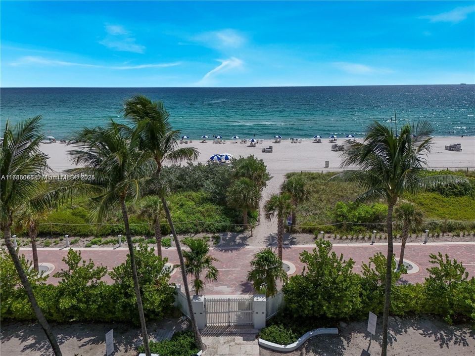 For Sale: $799,000 (2 beds, 2 baths, 1030 Square Feet)