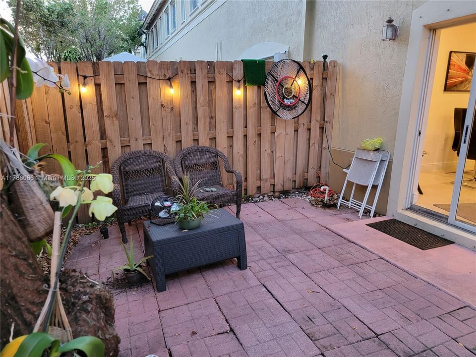 Vendido Recientemente: $520,000 (3 camas, 3 baños, 1462 Pies cuadrados)