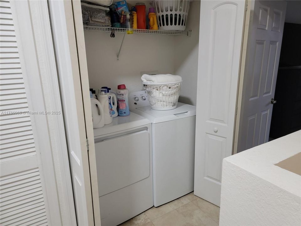 Vendido Recientemente: $520,000 (3 camas, 3 baños, 1462 Pies cuadrados)