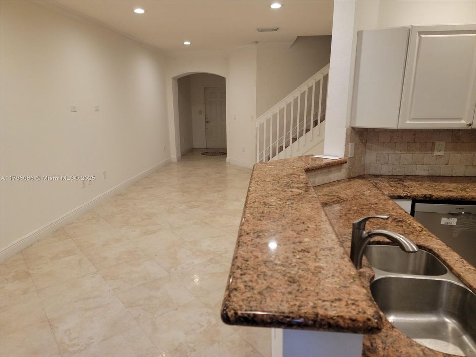 Vendido Recientemente: $520,000 (3 camas, 3 baños, 1462 Pies cuadrados)