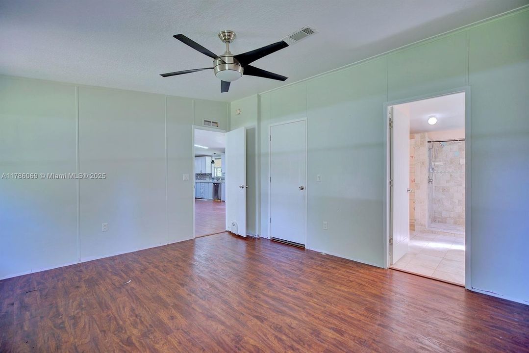 最近售出: $219,000 (3 贝兹, 2 浴室, 2178 平方英尺)