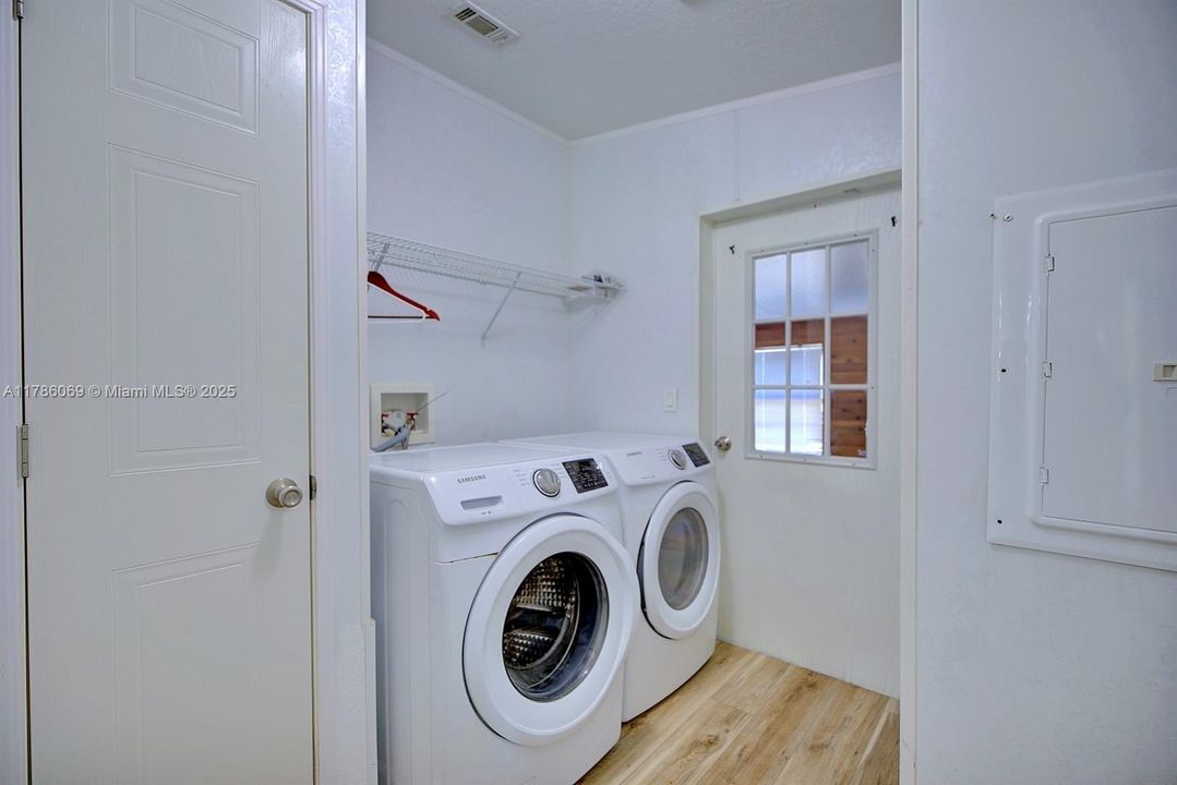 最近售出: $219,000 (3 贝兹, 2 浴室, 2178 平方英尺)