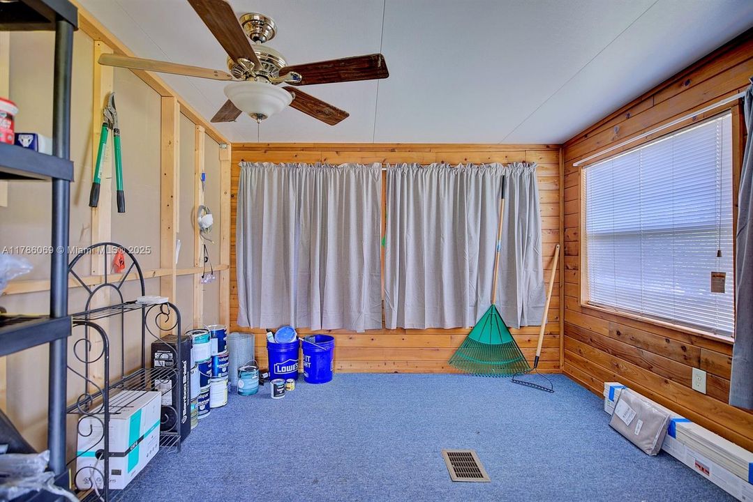 最近售出: $219,000 (3 贝兹, 2 浴室, 2178 平方英尺)