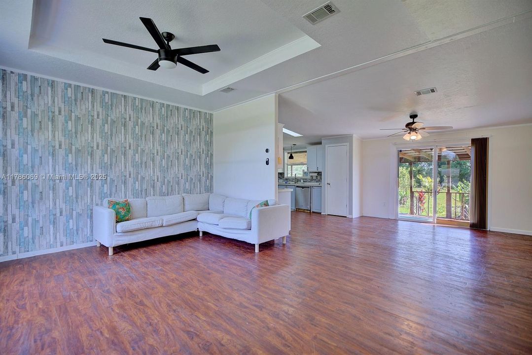 最近售出: $219,000 (3 贝兹, 2 浴室, 2178 平方英尺)