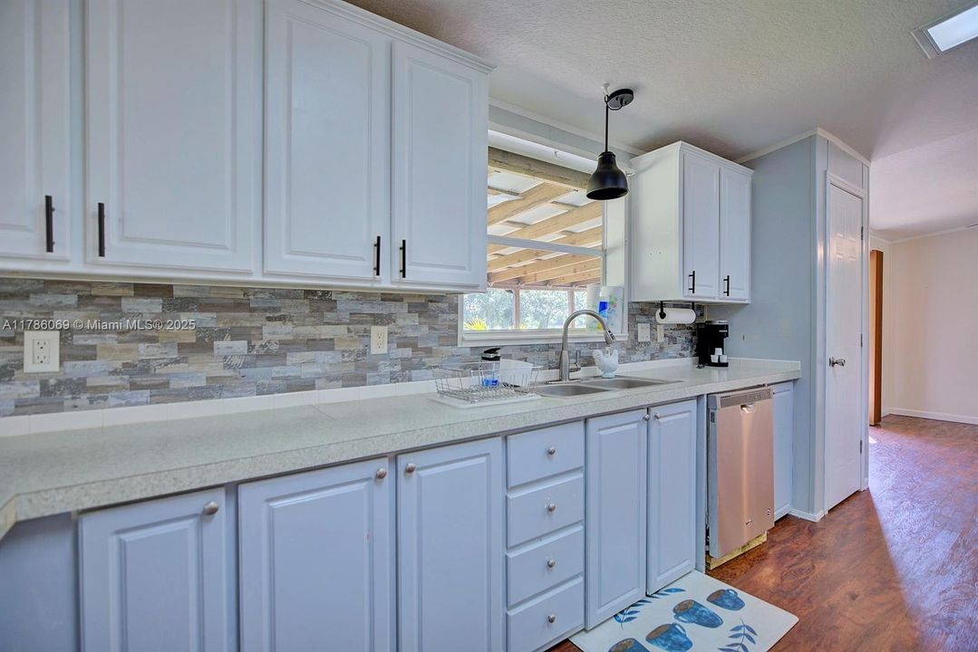 最近售出: $219,000 (3 贝兹, 2 浴室, 2178 平方英尺)