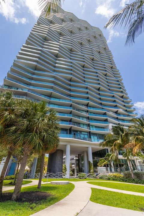 Recently Rented: $5,000 (2 beds, 2 baths, 1143 Square Feet)