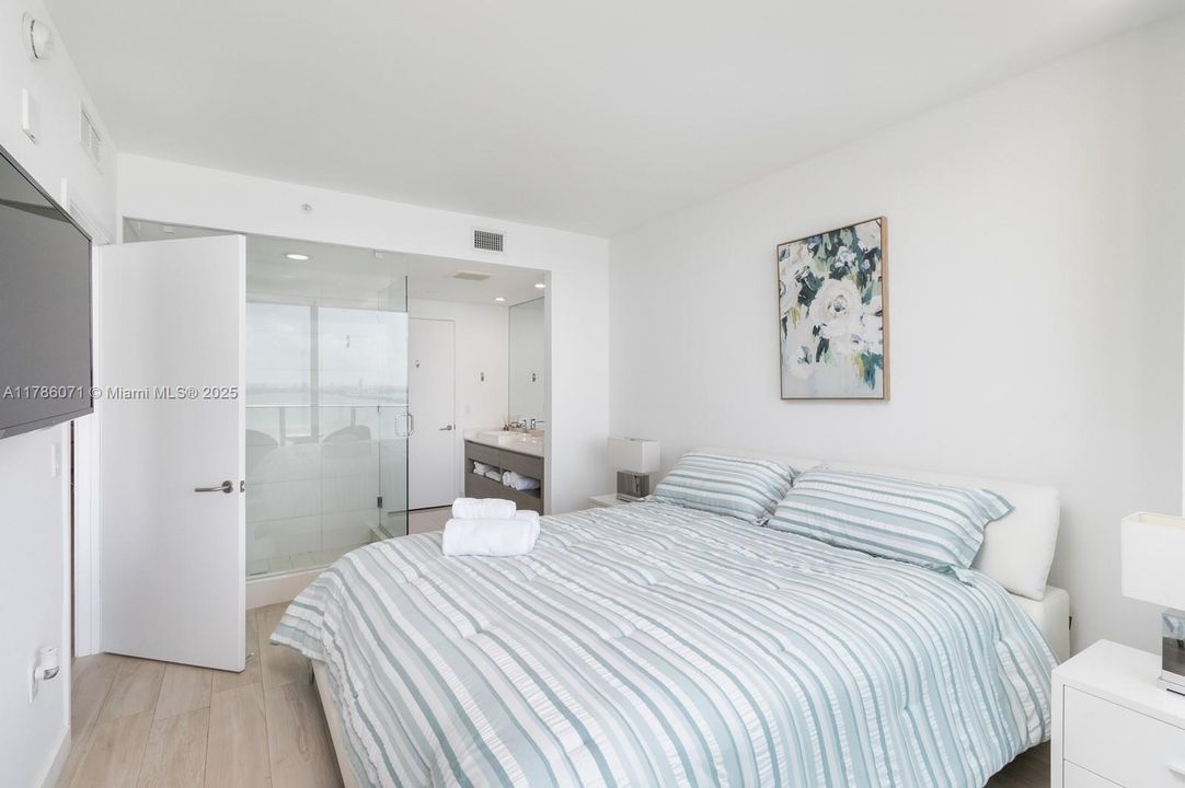 Main bedroom with King Size Bed