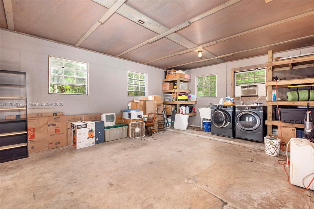 Vendido Recientemente: $515,000 (3 camas, 2 baños, 2383 Pies cuadrados)