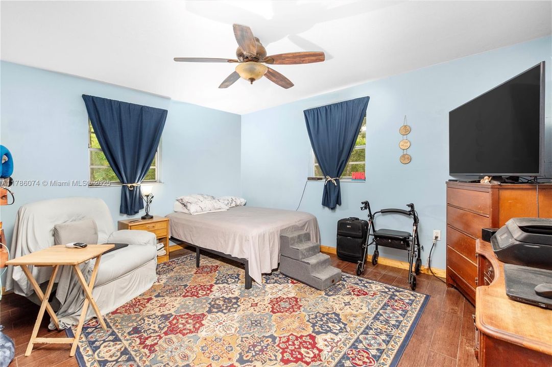 Vendido Recientemente: $515,000 (3 camas, 2 baños, 2383 Pies cuadrados)