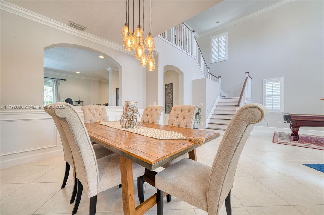 Недавно продано: $779,200 (4 спален, 3 ванн, 2831 Квадратных фут)