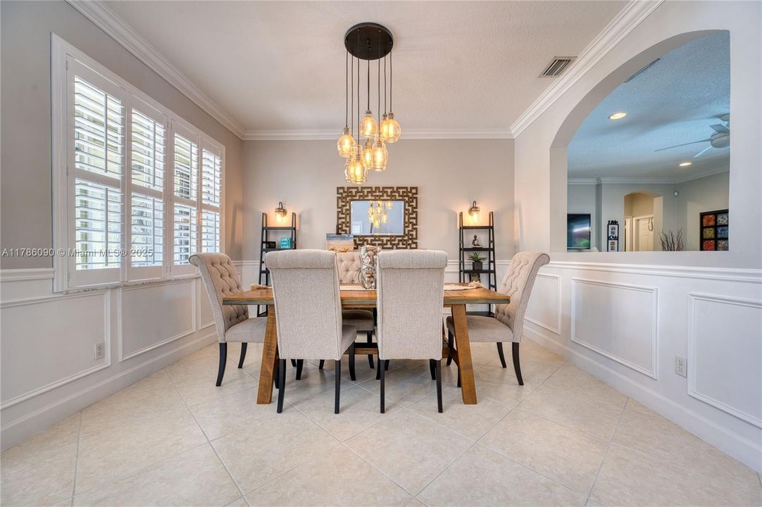 Недавно продано: $779,200 (4 спален, 3 ванн, 2831 Квадратных фут)