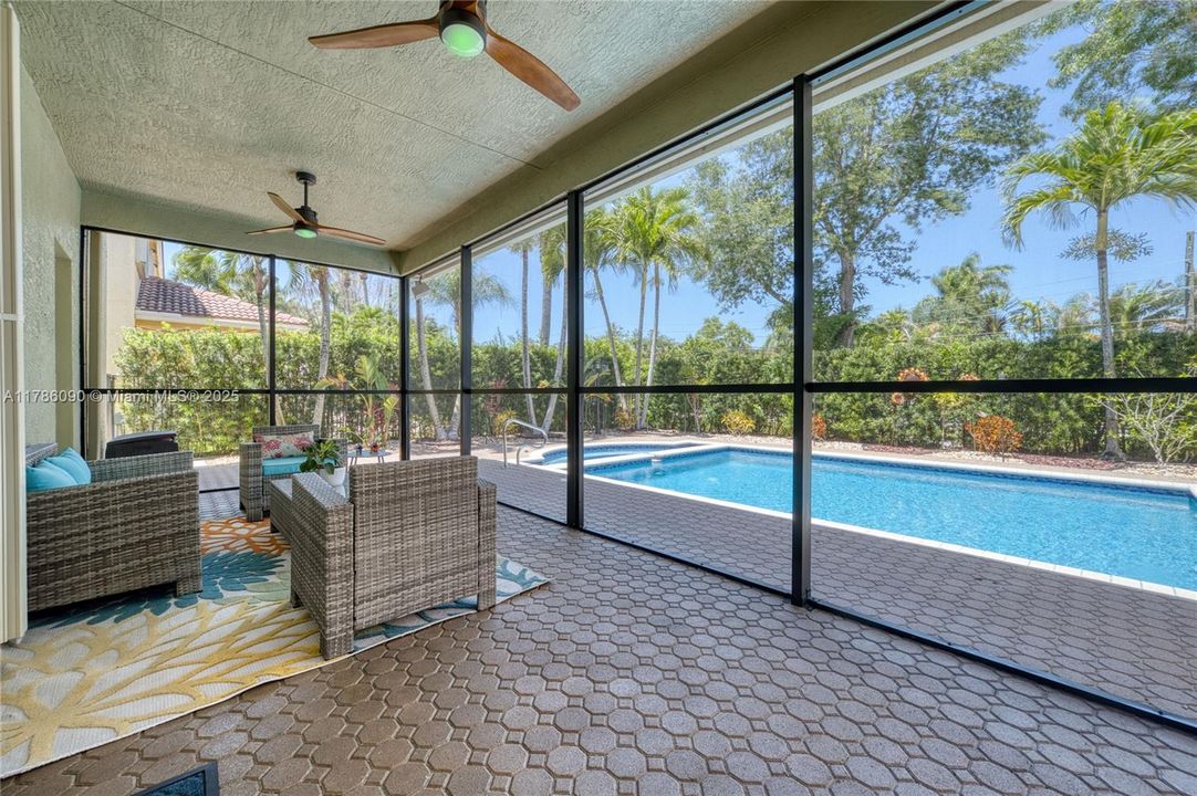 Недавно продано: $779,200 (4 спален, 3 ванн, 2831 Квадратных фут)