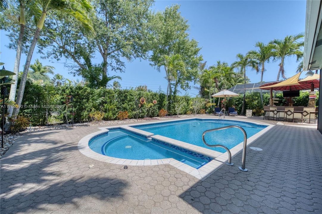 Недавно продано: $779,200 (4 спален, 3 ванн, 2831 Квадратных фут)