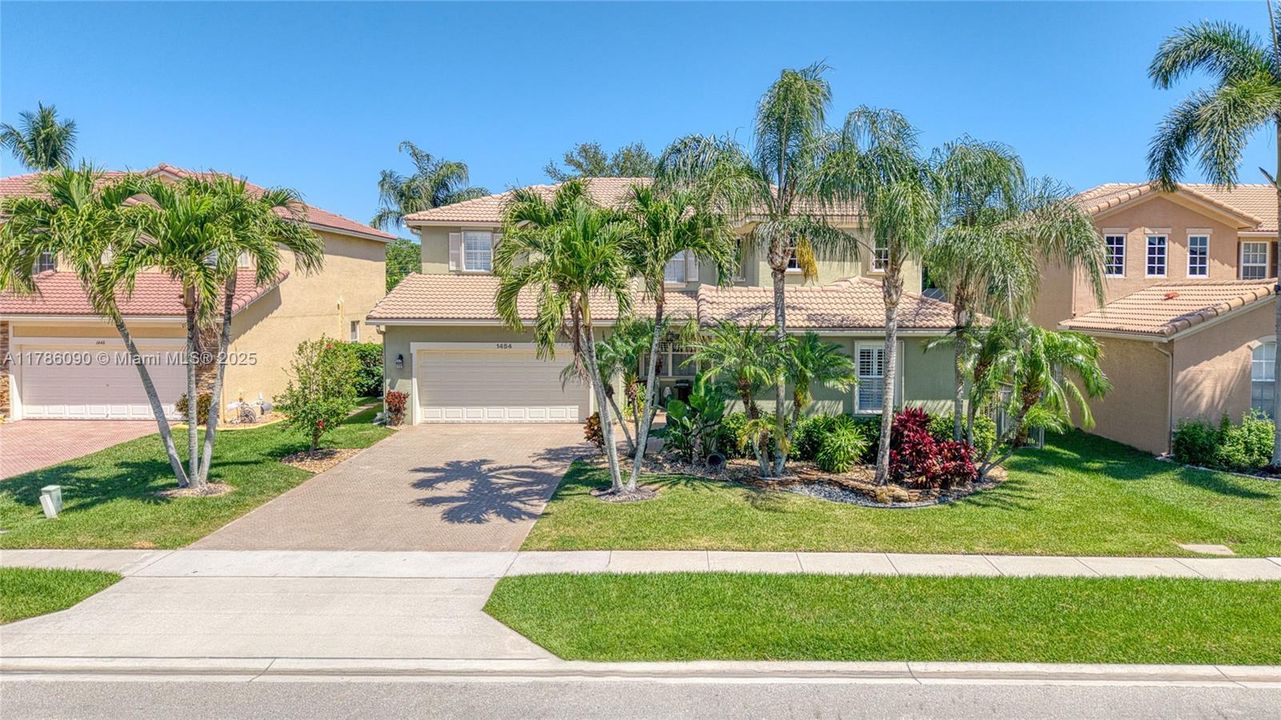 Недавно продано: $779,200 (4 спален, 3 ванн, 2831 Квадратных фут)