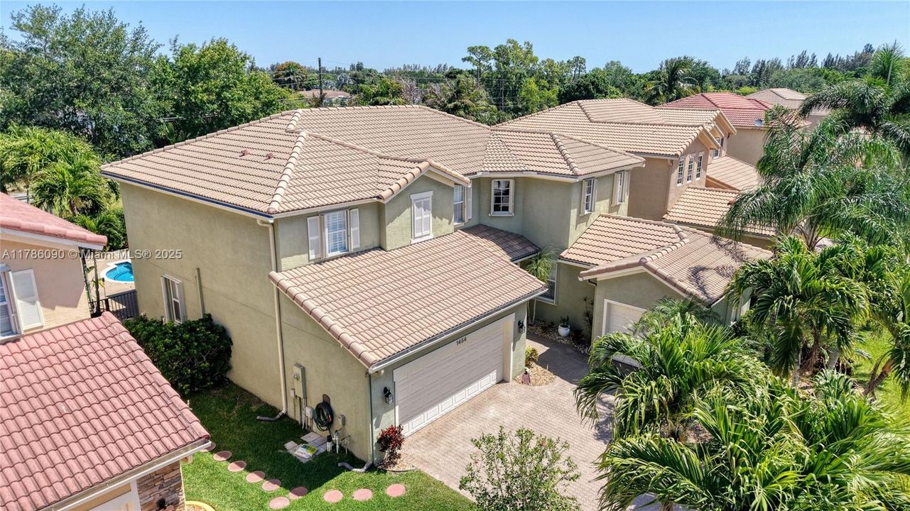 Недавно продано: $779,200 (4 спален, 3 ванн, 2831 Квадратных фут)