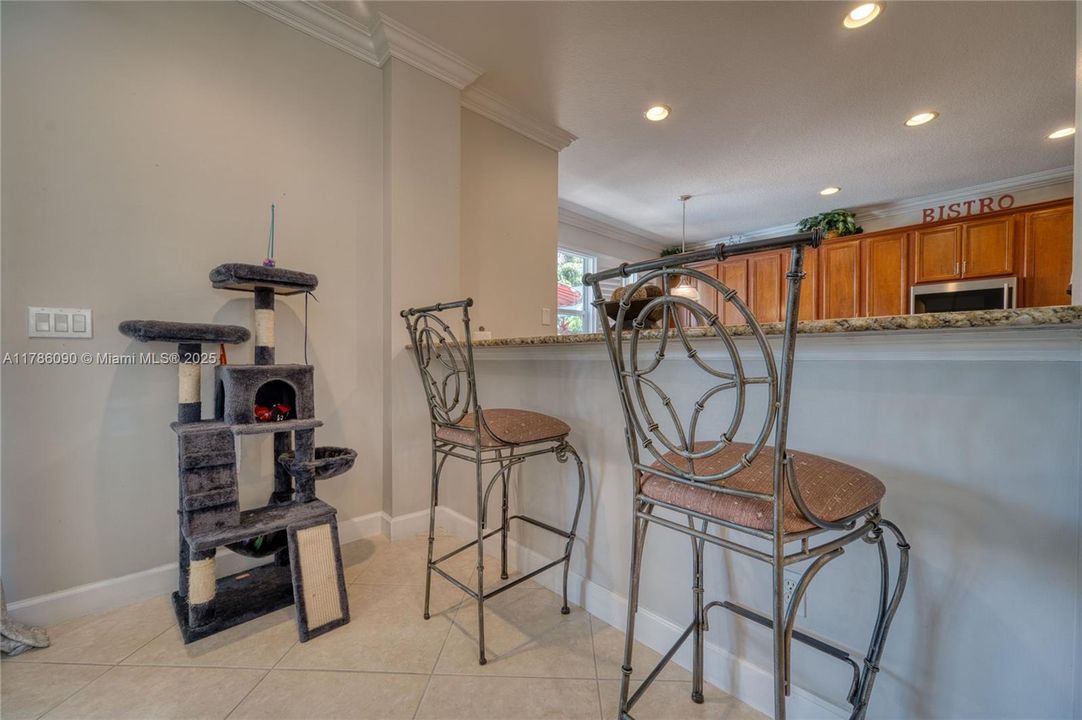 Недавно продано: $779,200 (4 спален, 3 ванн, 2831 Квадратных фут)