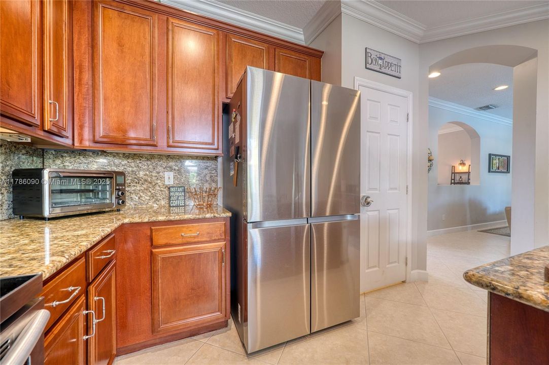 Недавно продано: $779,200 (4 спален, 3 ванн, 2831 Квадратных фут)