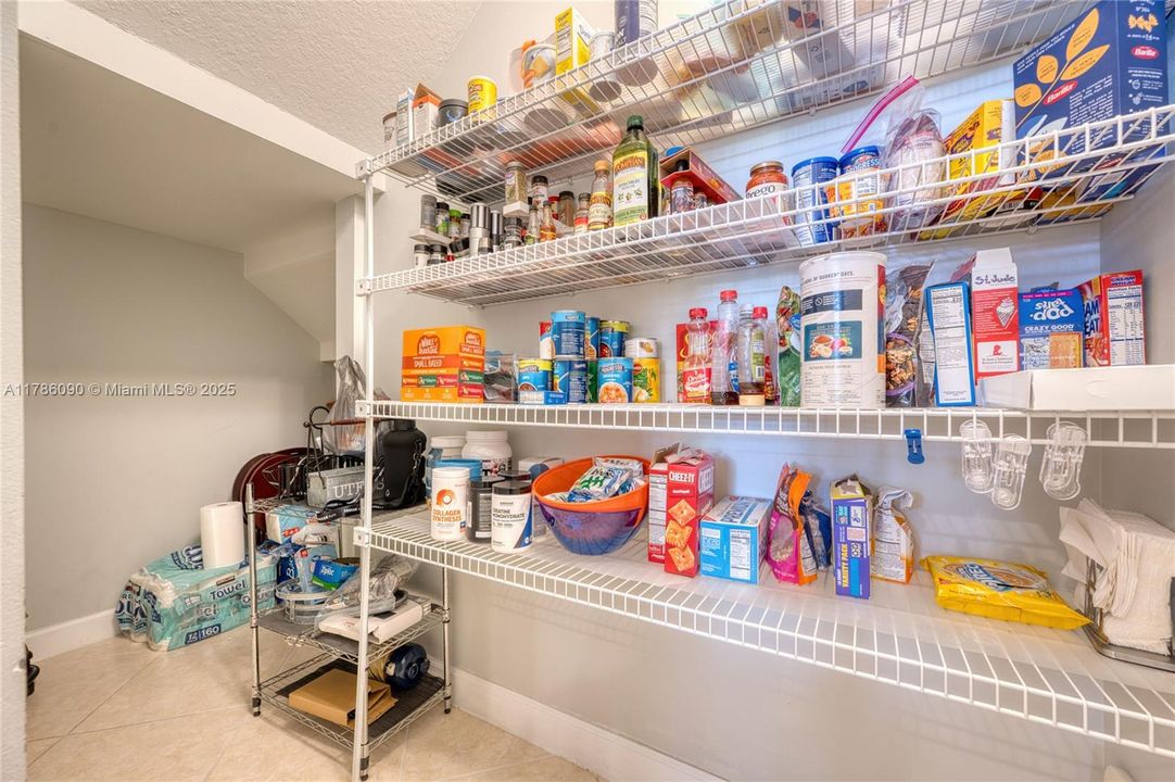 Недавно продано: $779,200 (4 спален, 3 ванн, 2831 Квадратных фут)