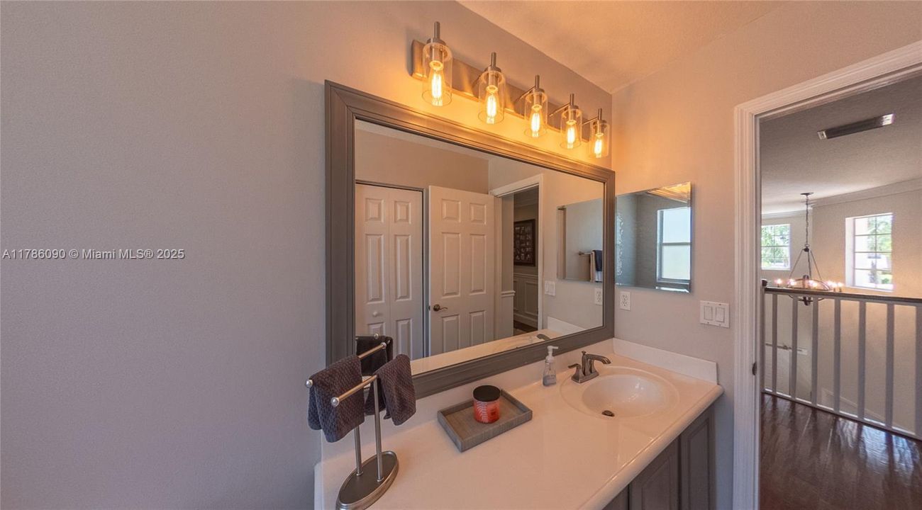 Недавно продано: $779,200 (4 спален, 3 ванн, 2831 Квадратных фут)