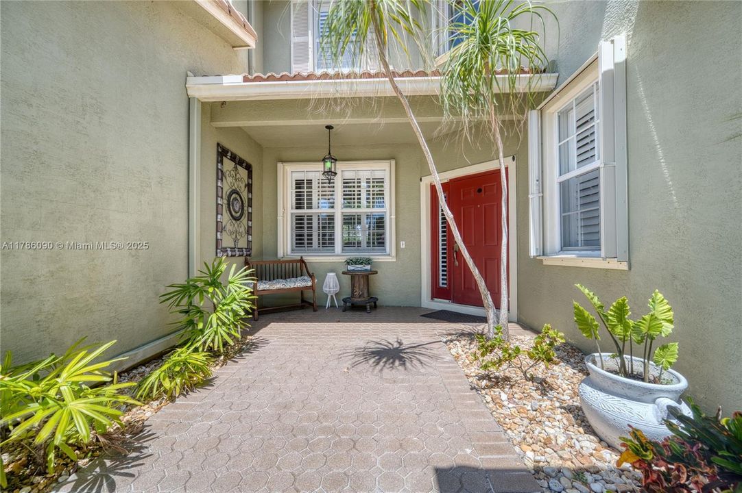 Недавно продано: $779,200 (4 спален, 3 ванн, 2831 Квадратных фут)