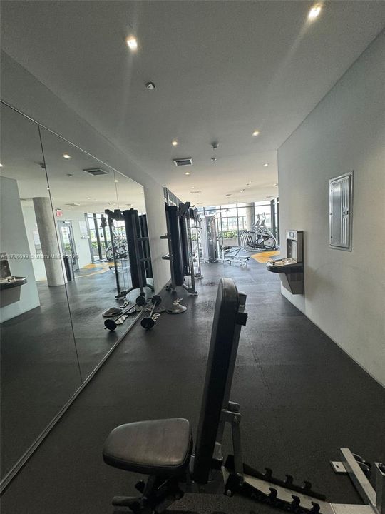 For Sale: $632,000 (2 beds, 2 baths, 938 Square Feet)