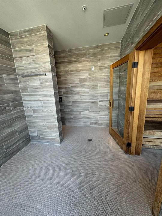 For Sale: $632,000 (2 beds, 2 baths, 938 Square Feet)