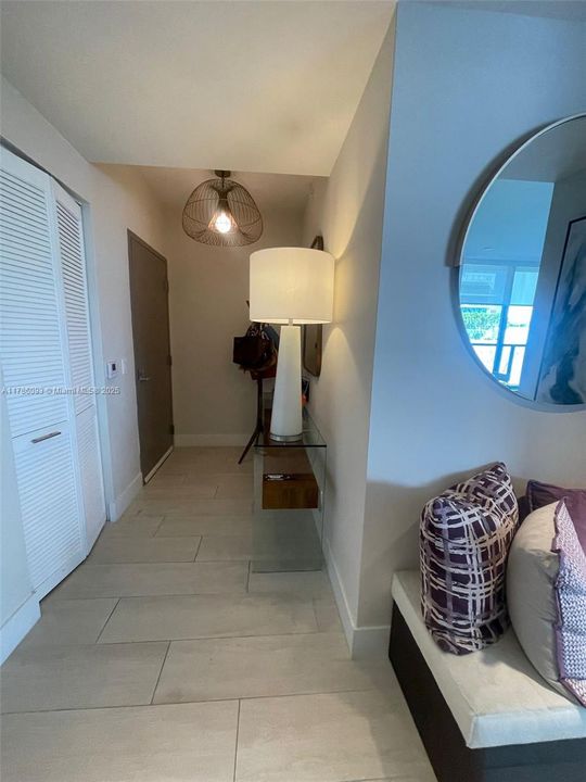 For Sale: $632,000 (2 beds, 2 baths, 938 Square Feet)