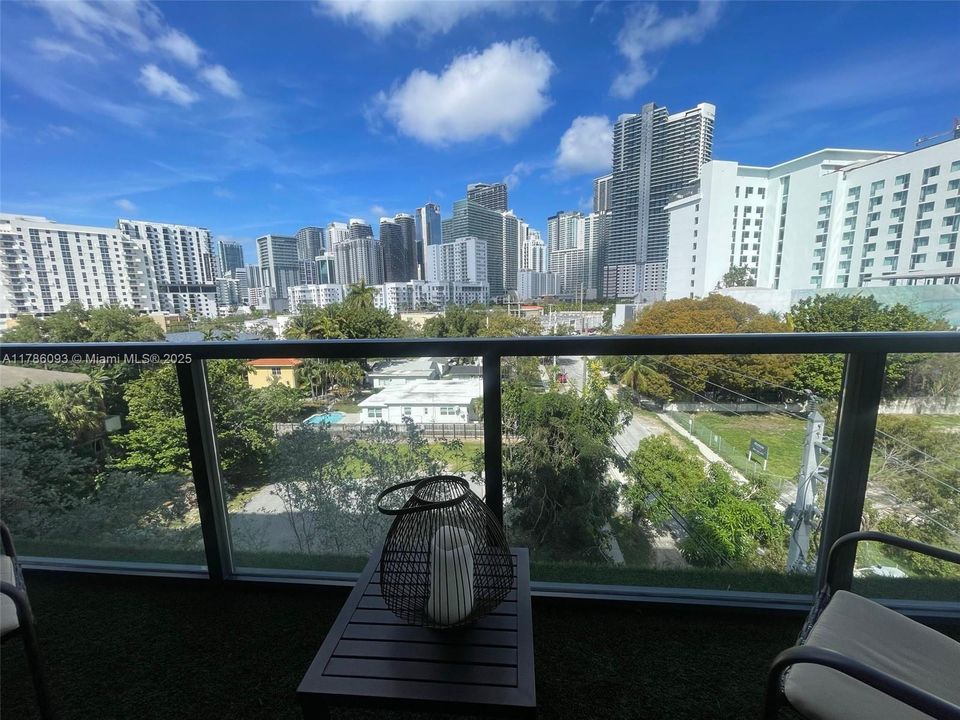 For Sale: $632,000 (2 beds, 2 baths, 938 Square Feet)