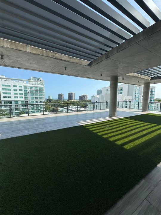 For Sale: $632,000 (2 beds, 2 baths, 938 Square Feet)