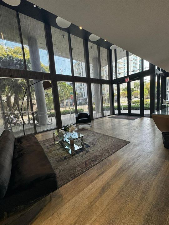 For Sale: $632,000 (2 beds, 2 baths, 938 Square Feet)