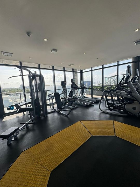 For Sale: $632,000 (2 beds, 2 baths, 938 Square Feet)