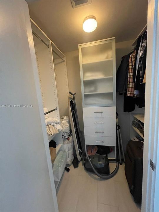 For Sale: $632,000 (2 beds, 2 baths, 938 Square Feet)