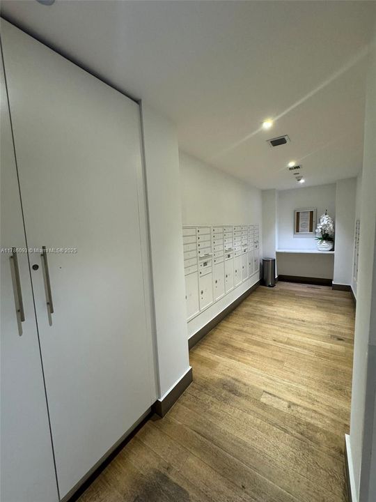 For Sale: $632,000 (2 beds, 2 baths, 938 Square Feet)