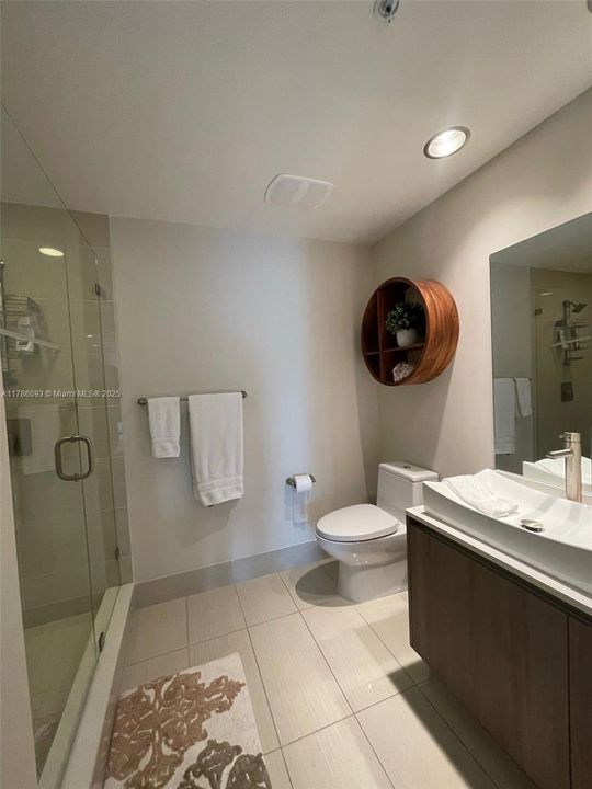 For Sale: $632,000 (2 beds, 2 baths, 938 Square Feet)