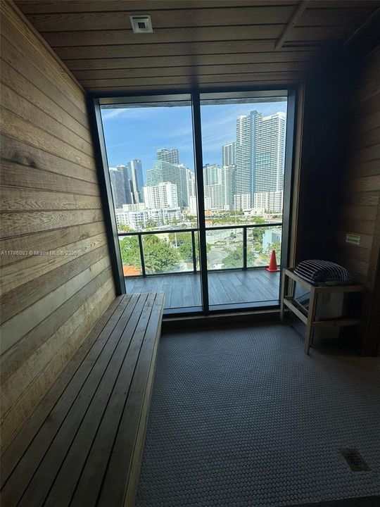 For Sale: $632,000 (2 beds, 2 baths, 938 Square Feet)