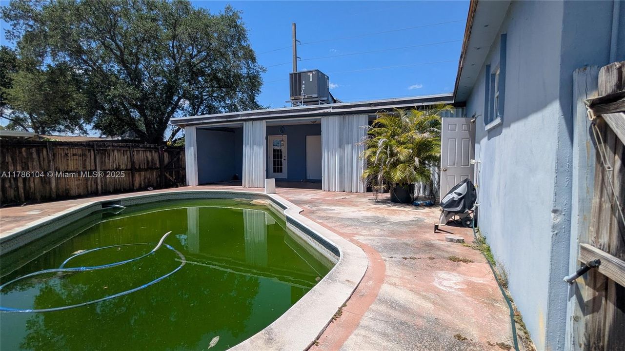 Recently Sold: $495,000 (3 beds, 2 baths, 1696 Square Feet)