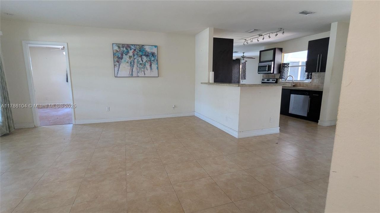 Recently Sold: $495,000 (3 beds, 2 baths, 1696 Square Feet)