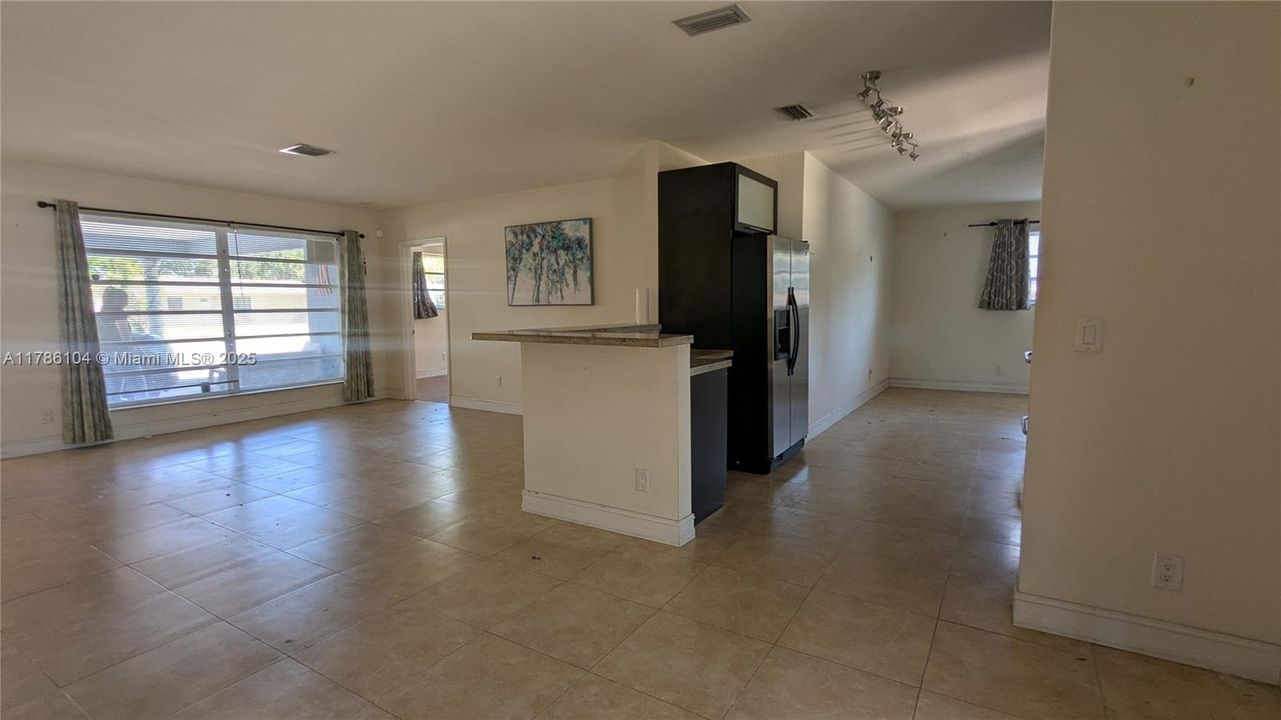 Recently Sold: $495,000 (3 beds, 2 baths, 1696 Square Feet)