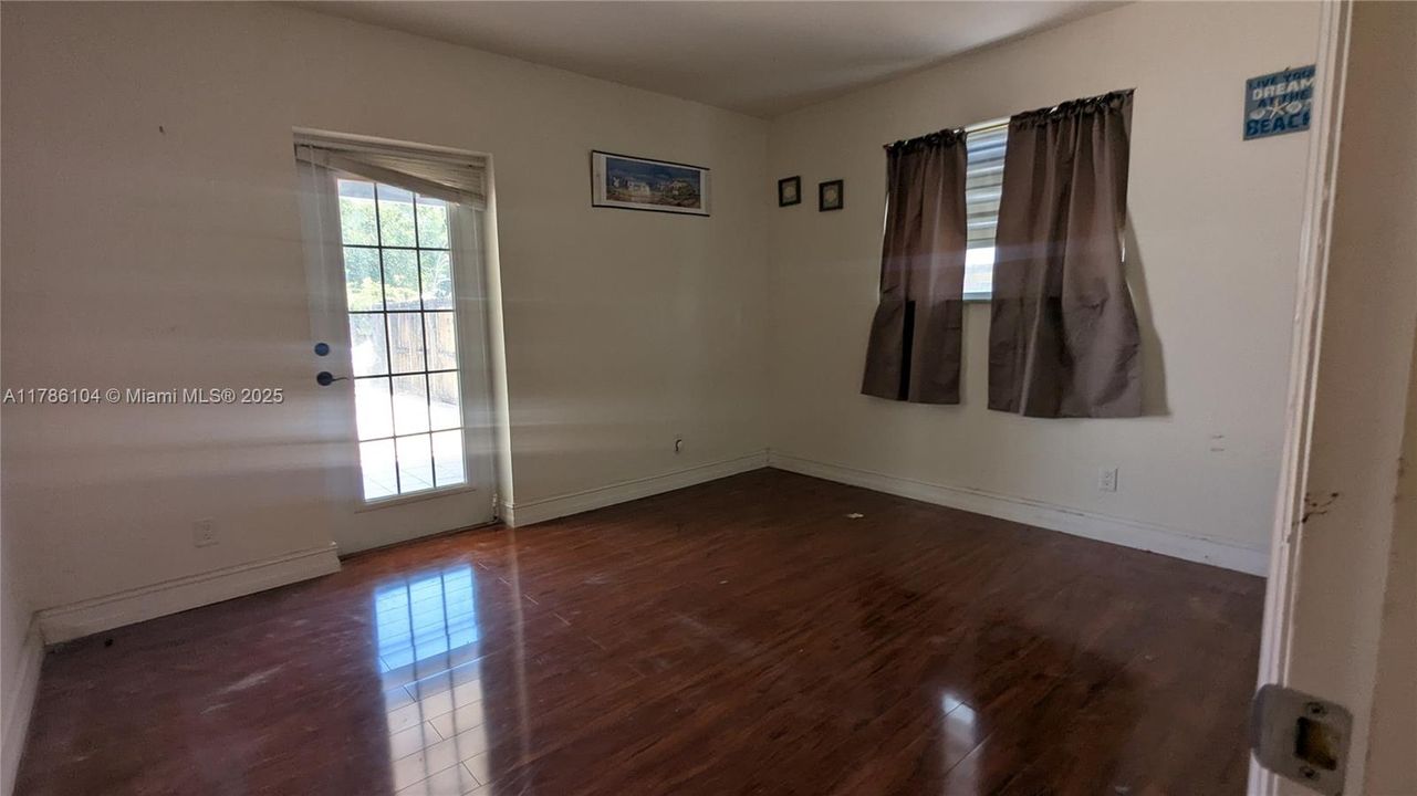 Recently Sold: $495,000 (3 beds, 2 baths, 1696 Square Feet)