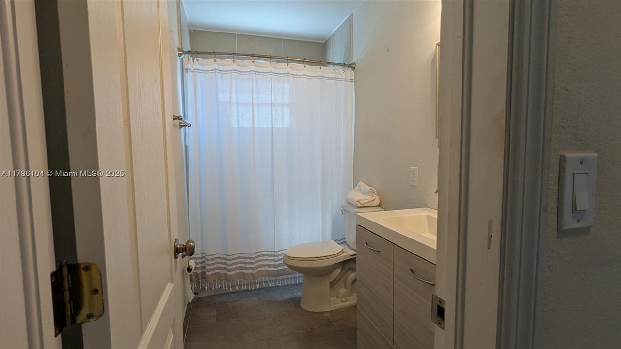 Recently Sold: $495,000 (3 beds, 2 baths, 1696 Square Feet)