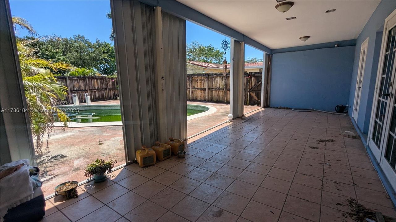 Recently Sold: $495,000 (3 beds, 2 baths, 1696 Square Feet)